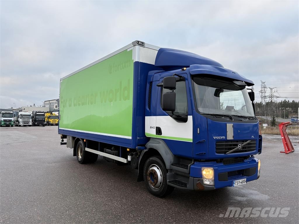 Volvo FL240 4x2 Camiones con caja de remolque