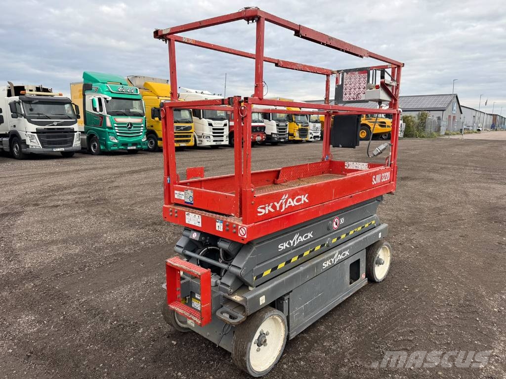 SkyJack SJ 3220 Scheren-Arbeitsbühnen