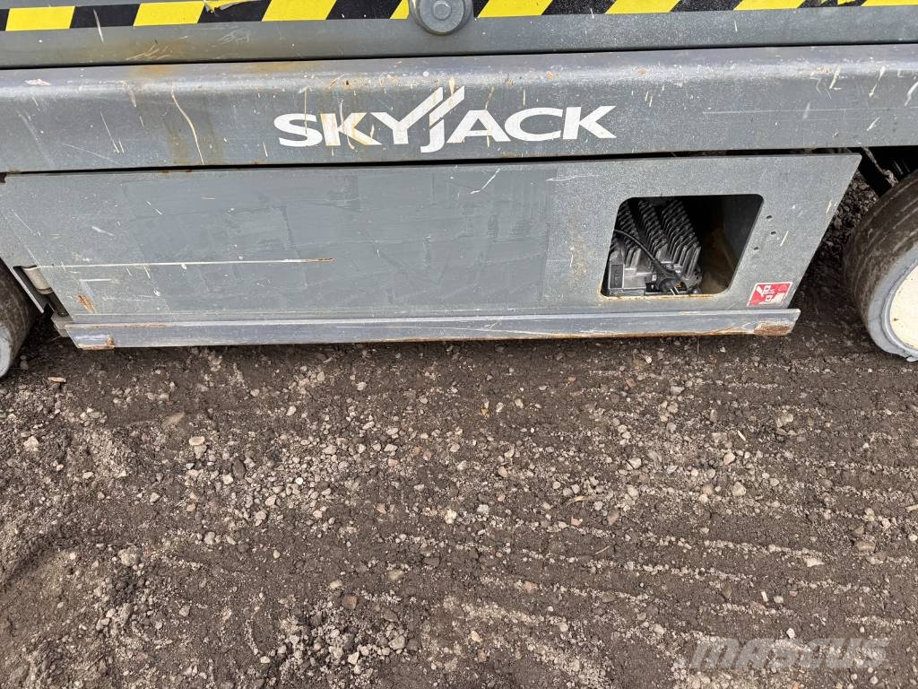 SkyJack SJ 3220 Scheren-Arbeitsbühnen