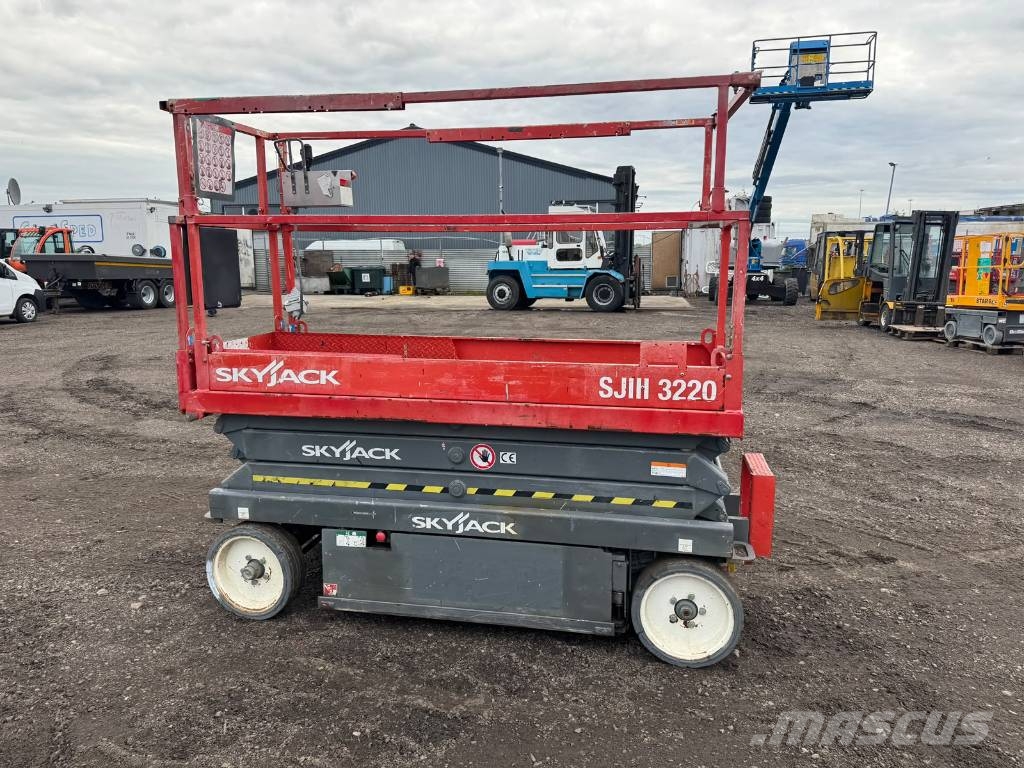 SkyJack SJ 3220 Scheren-Arbeitsbühnen