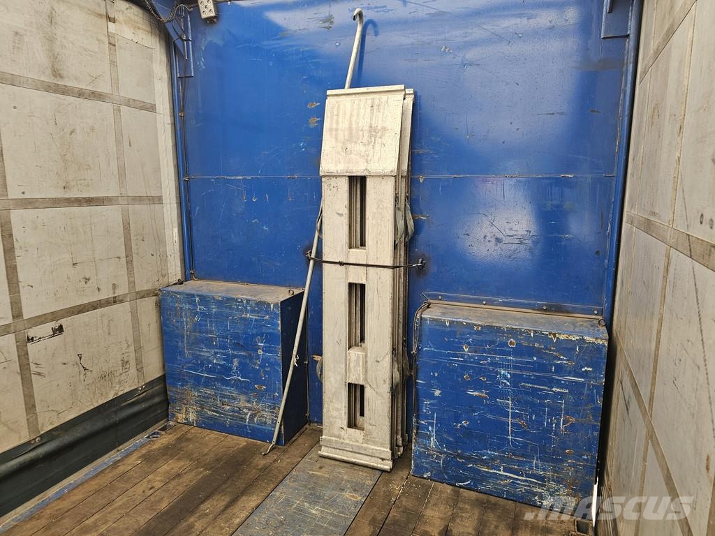 Lintrailers HYDRAULIC RAMP / FORK LIFT - MACHINE TRANSPORT Semirremolques de carga baja