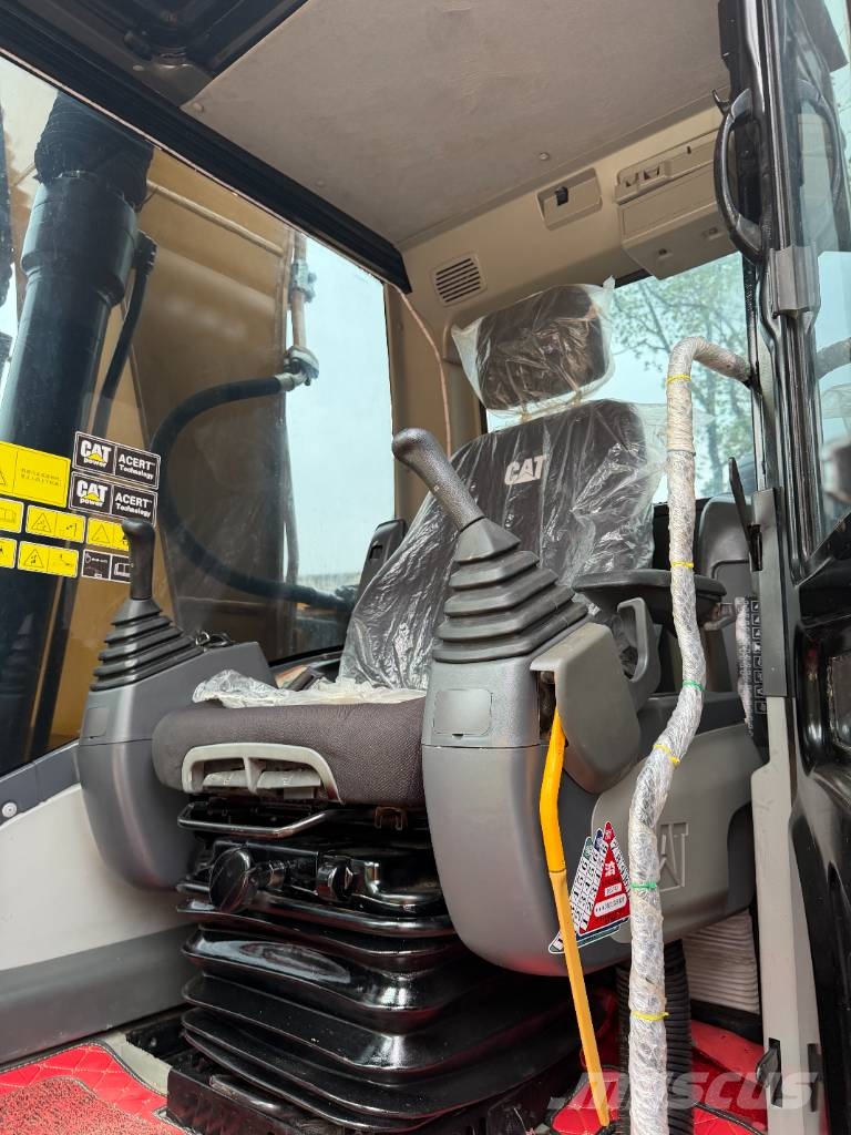 CAT 320 D 3000 units excavators in stock Bagri goseničarji