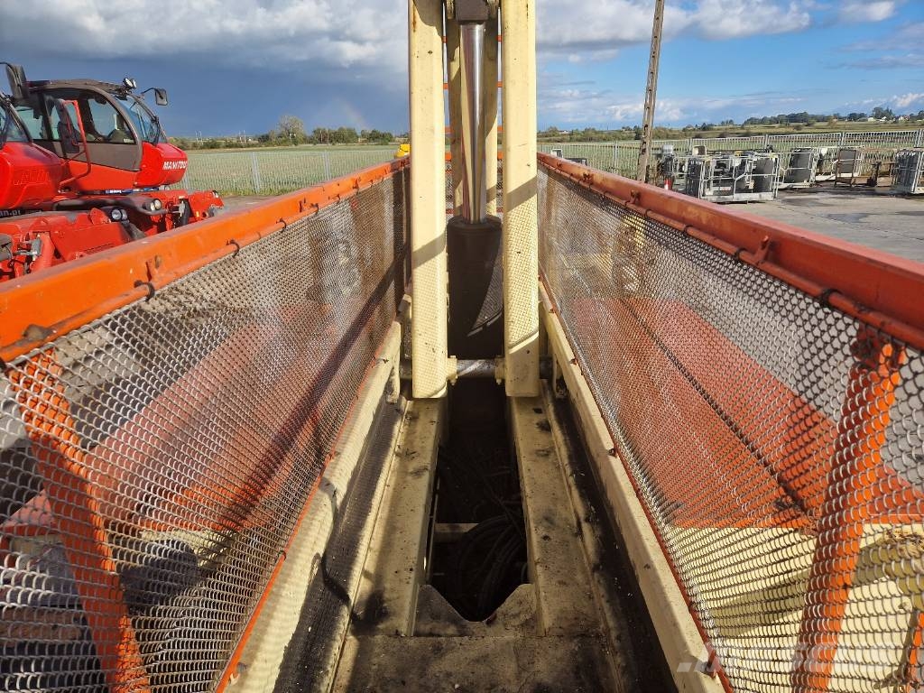JLG 203-24 R444 Šķerveida pacēlāji