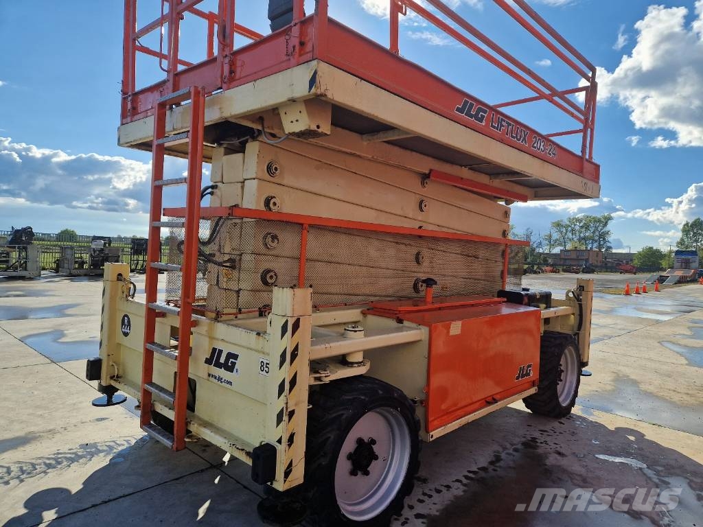 JLG 203-24 R444 Šķerveida pacēlāji