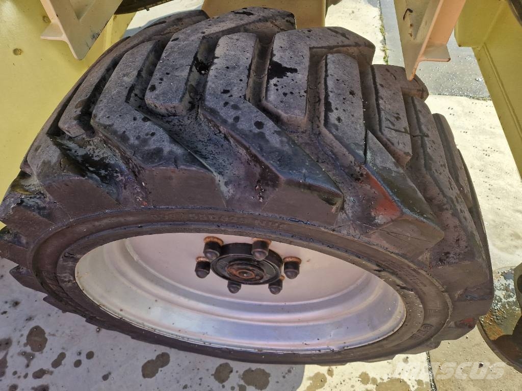 JLG 203-24 R444 Šķerveida pacēlāji