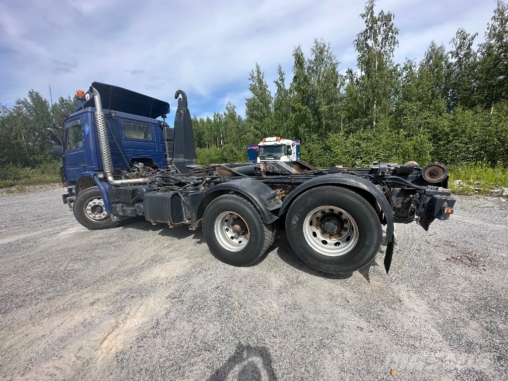 Scania 113 Rol kiper kamioni sa kukom za podizanje tereta