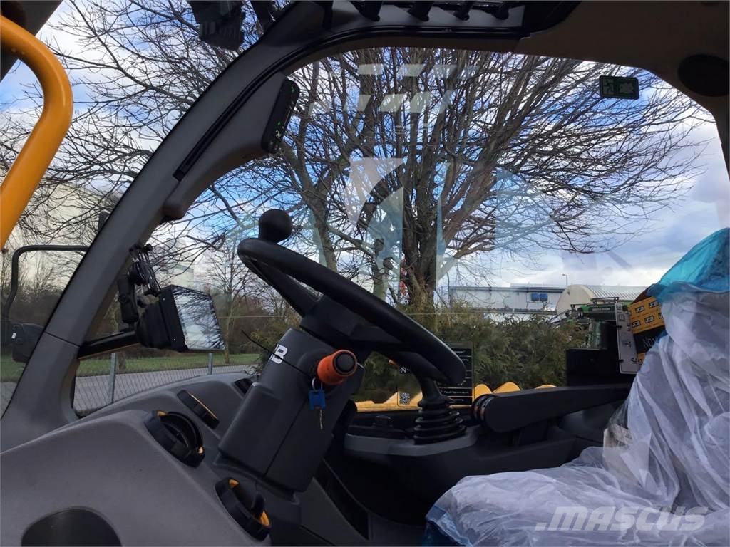 JCB 560-80 Agri Xtra Dual Tec Farming telehandlers