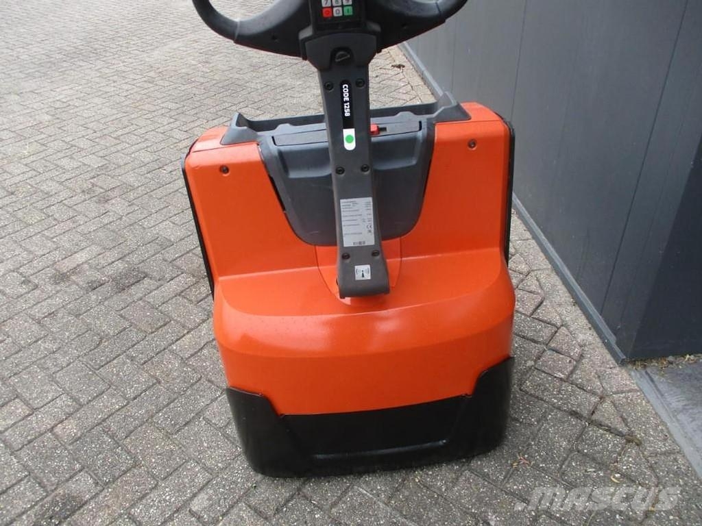 Toyota LWE200 Lavansiirtotrukit
