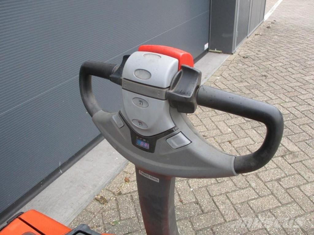 Toyota LWE200 Lavansiirtotrukit