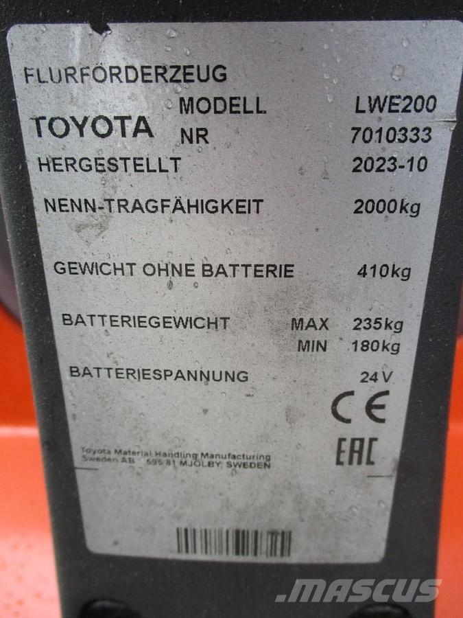 Toyota LWE200 Lavansiirtotrukit