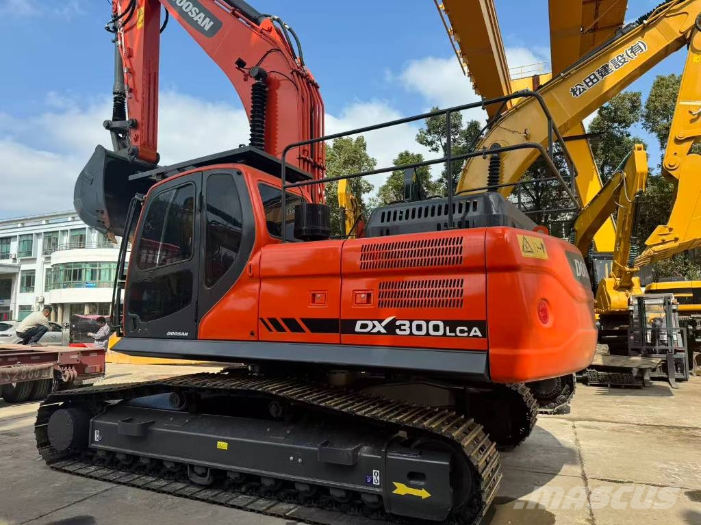 Doosan DX 300 LCA Kāpurķēžu ekskavatori