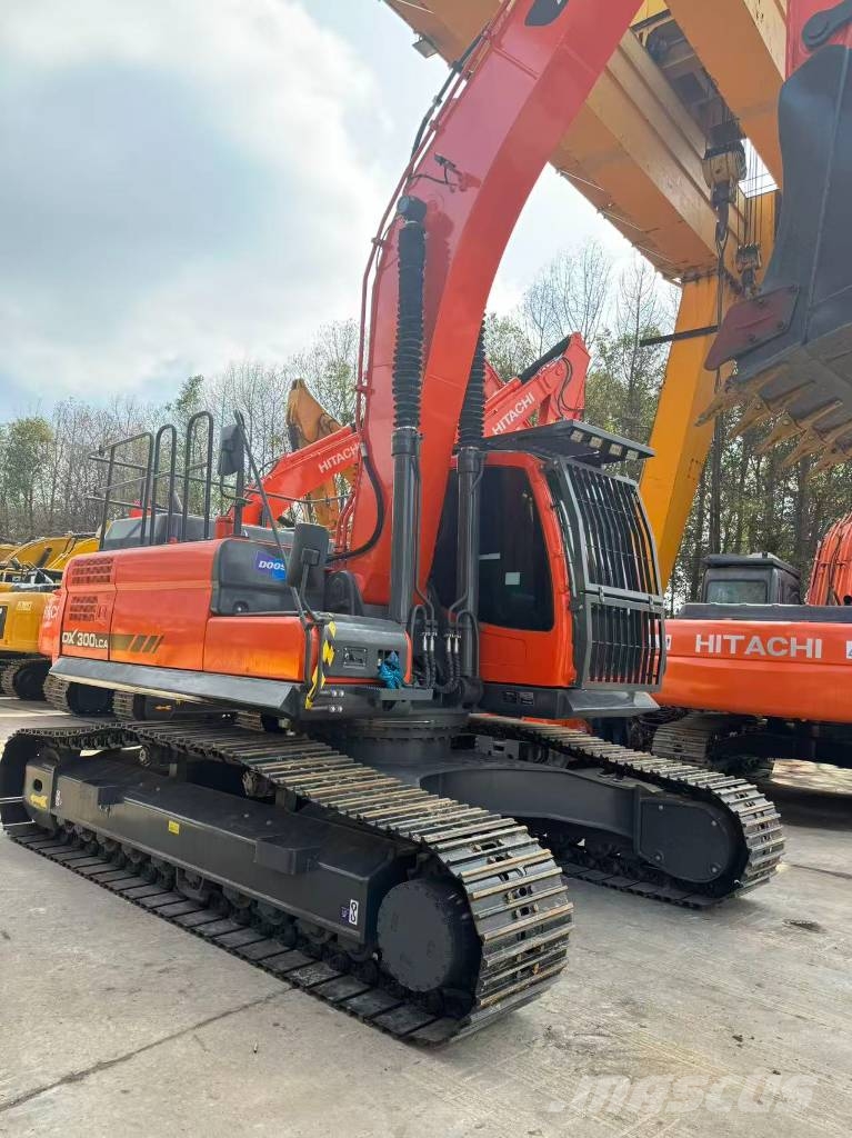 Doosan DX 300 LCA Kāpurķēžu ekskavatori