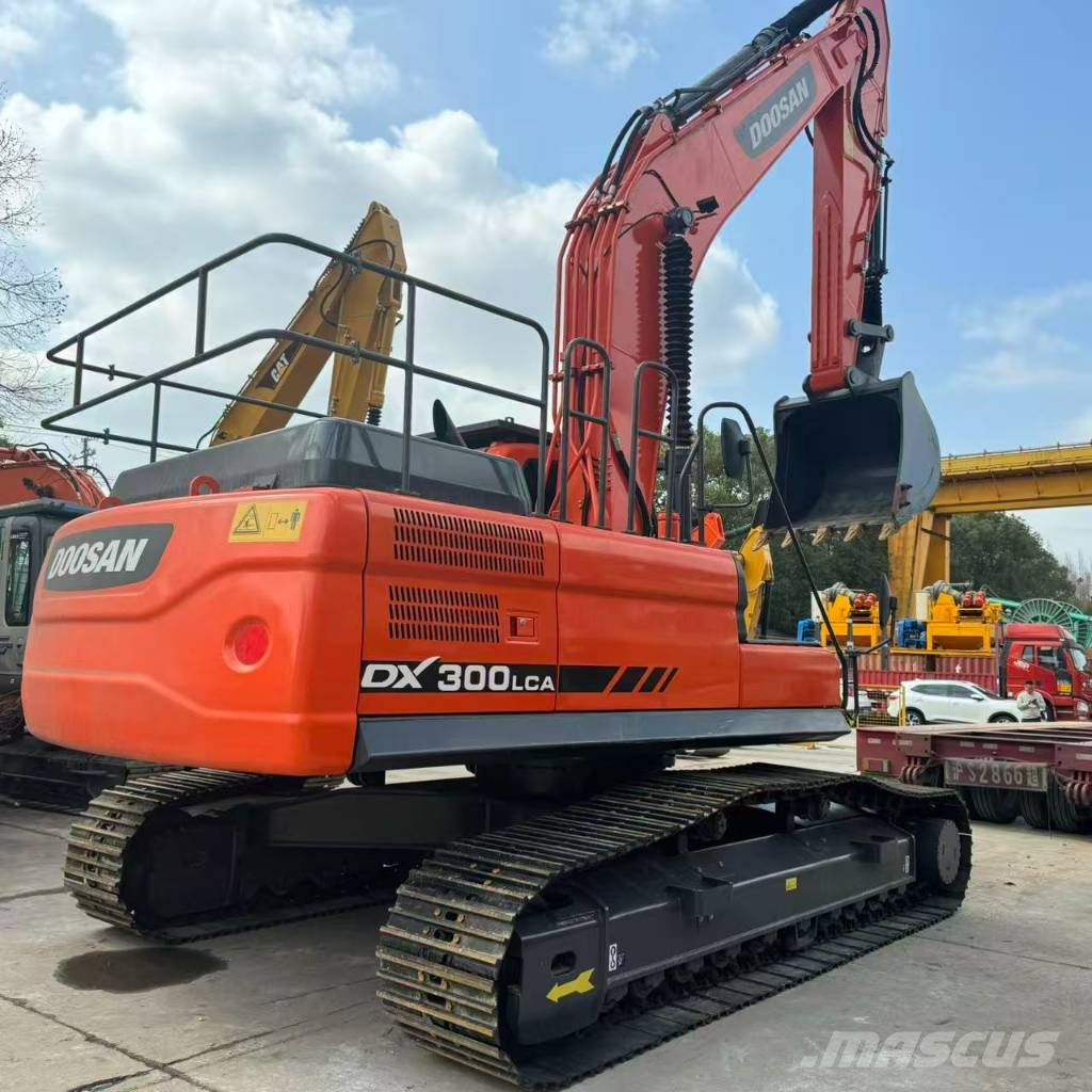 Doosan DX 300 LCA Kāpurķēžu ekskavatori
