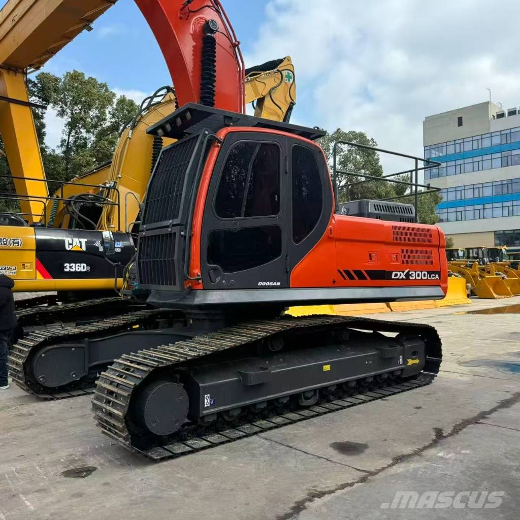 Doosan DX 300 LCA Kāpurķēžu ekskavatori