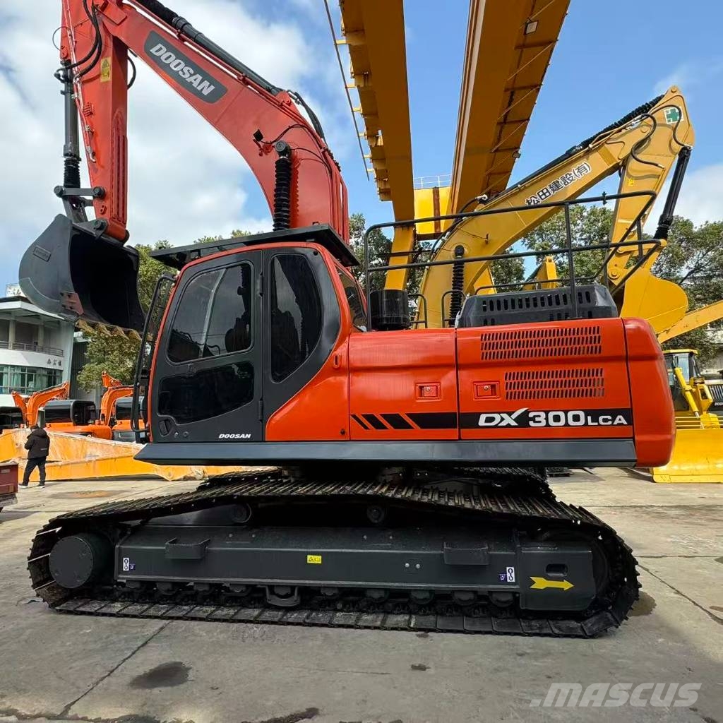 Doosan DX 300 LCA Kāpurķēžu ekskavatori