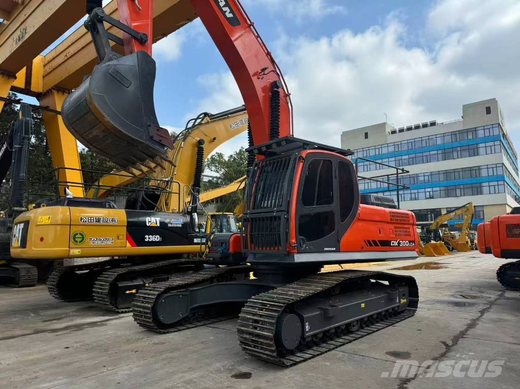 Doosan DX 300 LCA Kāpurķēžu ekskavatori