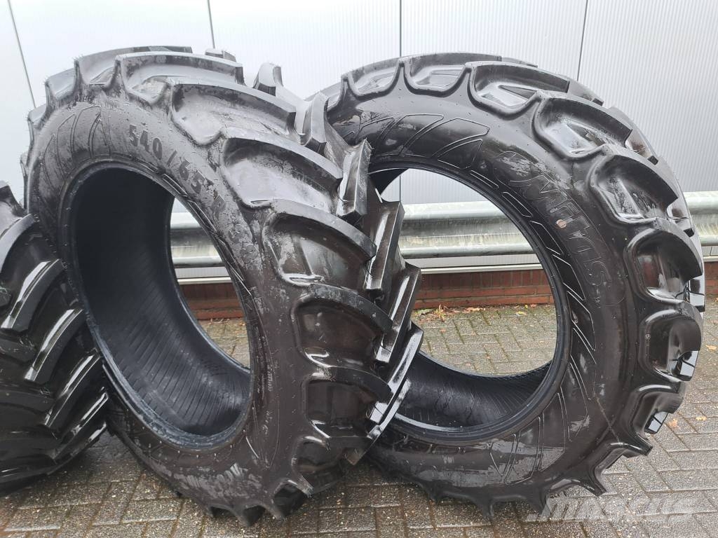 Mitas 540/65R38 + 440/65R28 Pneumatici, ruote e cerchioni