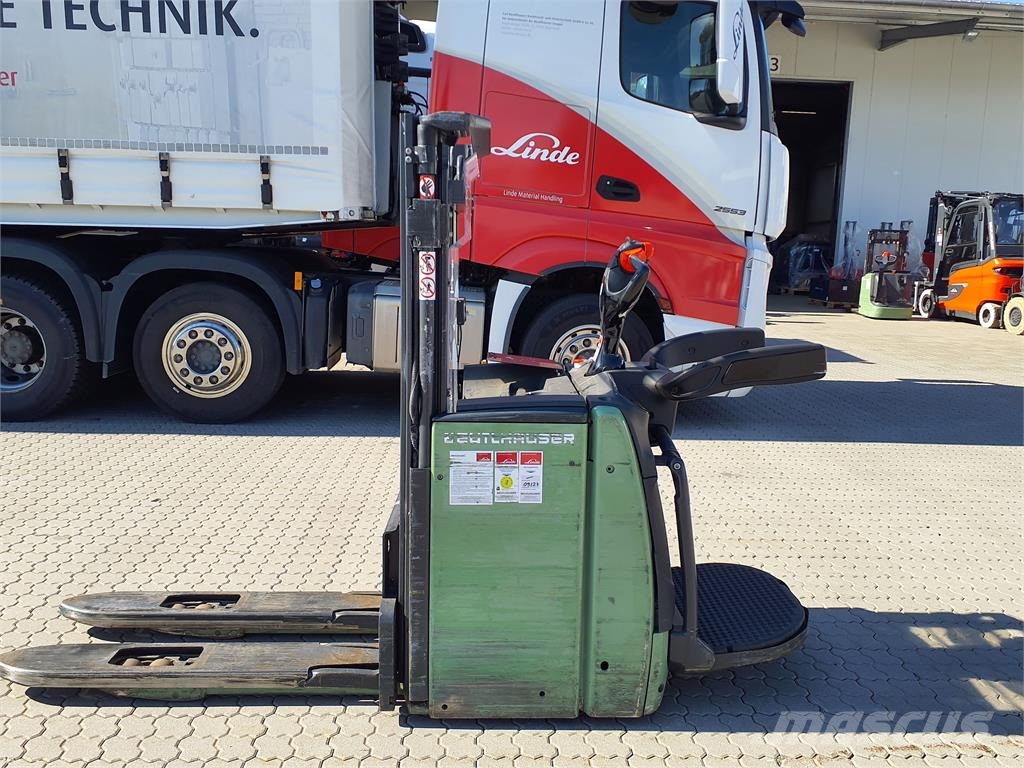 Linde L14AP Ajettavat pinoamisvaunut