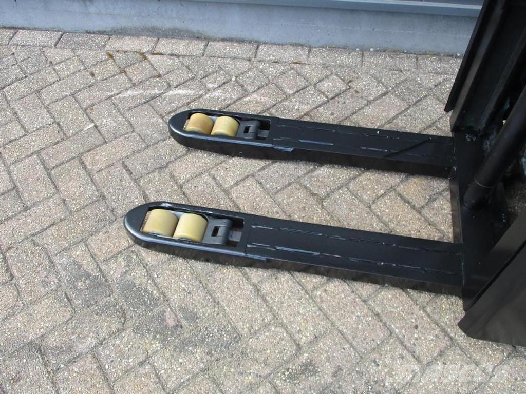 Cesab S212L Low lifter