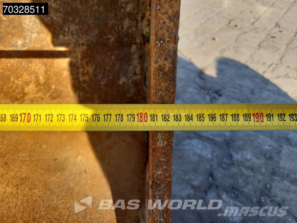 Komatsu PC138 US-11 Bageri gusjeničari