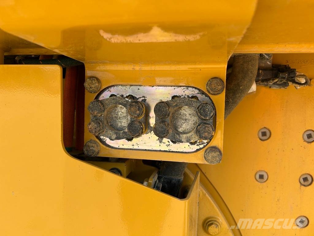 CAT D 6 XE LGP - FULL GPS, FOLDING BLADE Kāpurķēžu buldozeri