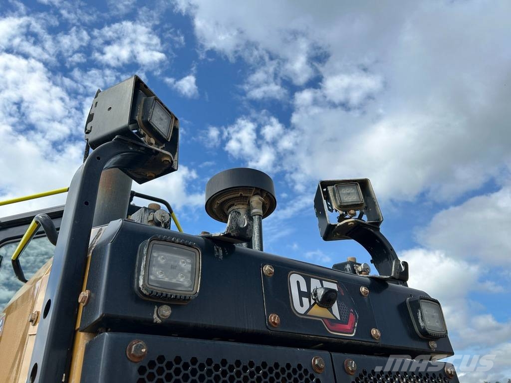 CAT D 6 XE LGP - FULL GPS, FOLDING BLADE Kāpurķēžu buldozeri