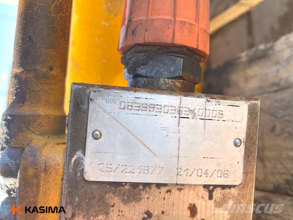 JCB JS130LC Boom Cylinders Hidraulikos įrenginiai