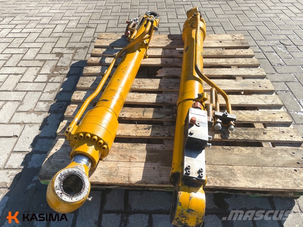 JCB JS130LC Boom Cylinders Hidraulikos įrenginiai