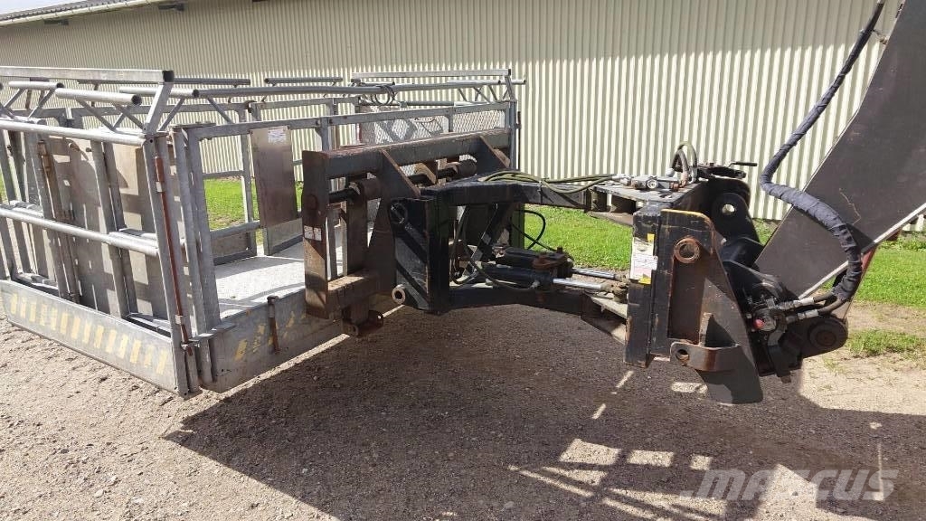New Holland LM 1345 テレスコーピックハンドラー