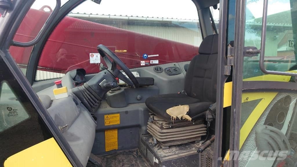 New Holland LM 1345 テレスコーピックハンドラー