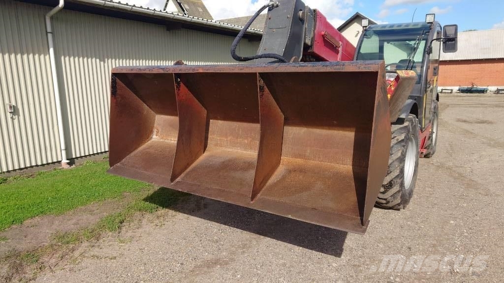 New Holland LM 1345 テレスコーピックハンドラー