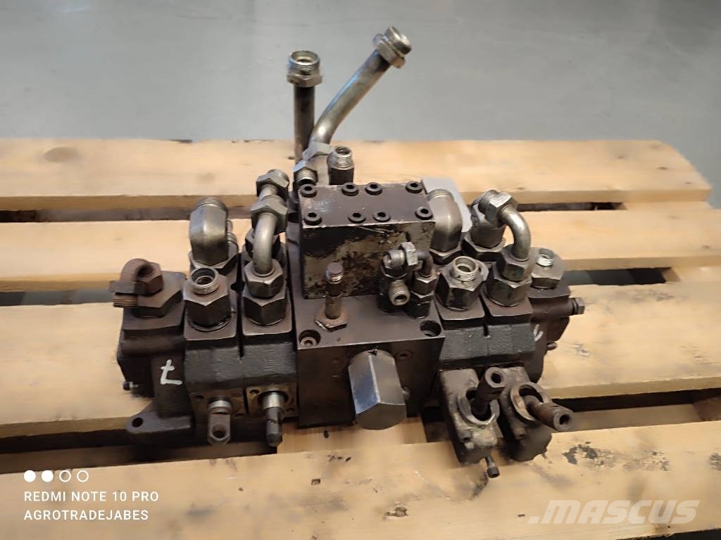 Merlo P34.7 hydraulic distributor MERLO P34.7 Hidraulika