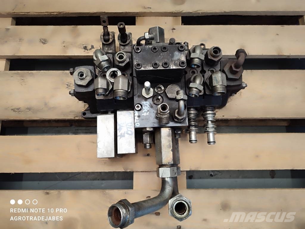 Merlo P34.7 hydraulic distributor MERLO P34.7 Hidraulika