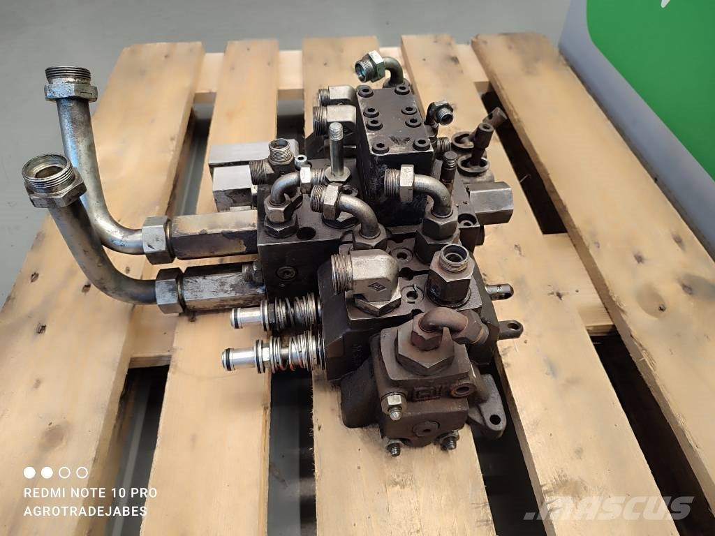 Merlo P34.7 hydraulic distributor MERLO P34.7 Hidraulika