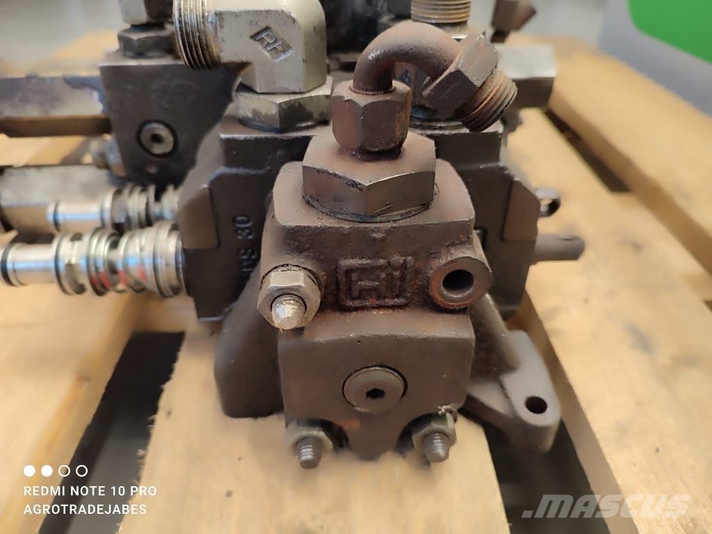 Merlo P34.7 hydraulic distributor MERLO P34.7 Hidraulika