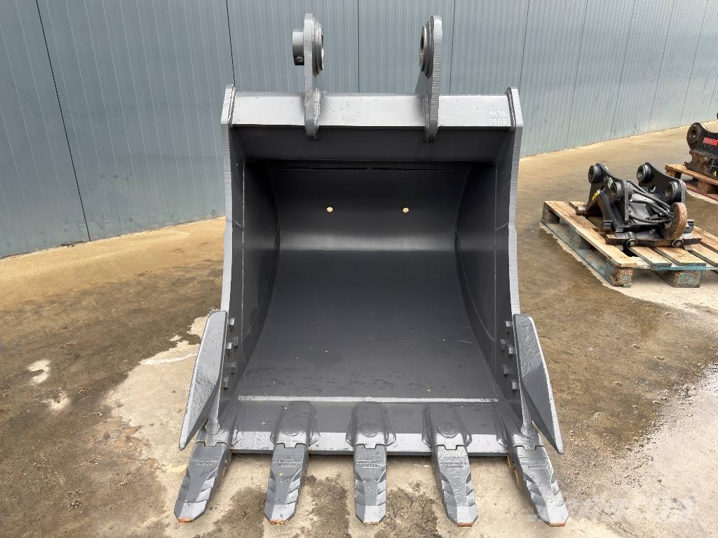 Develon / Doosan DX180 / DX225 / DX255 Buckets