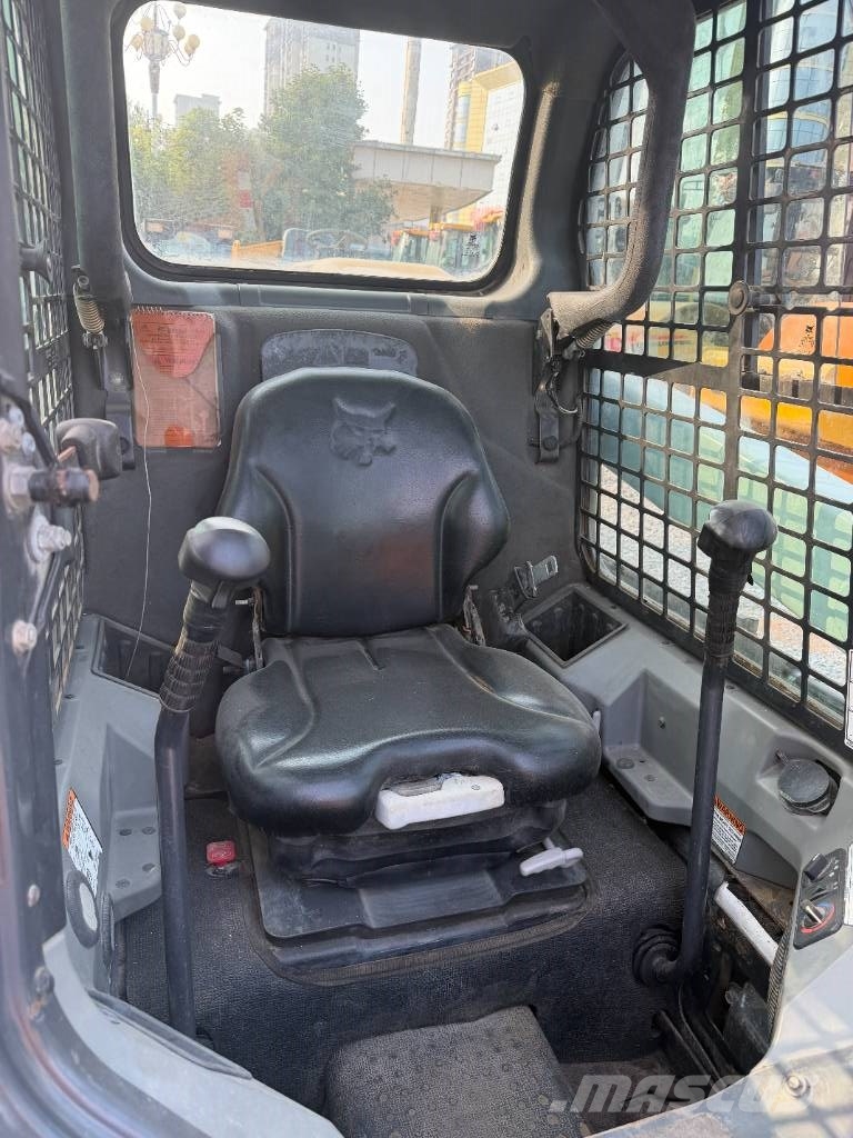 Bobcat S 550 スキッドステアローダー