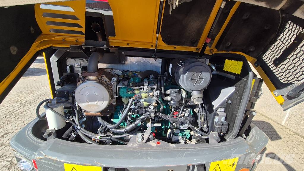 Volvo EW 60 E حفارات بعجل