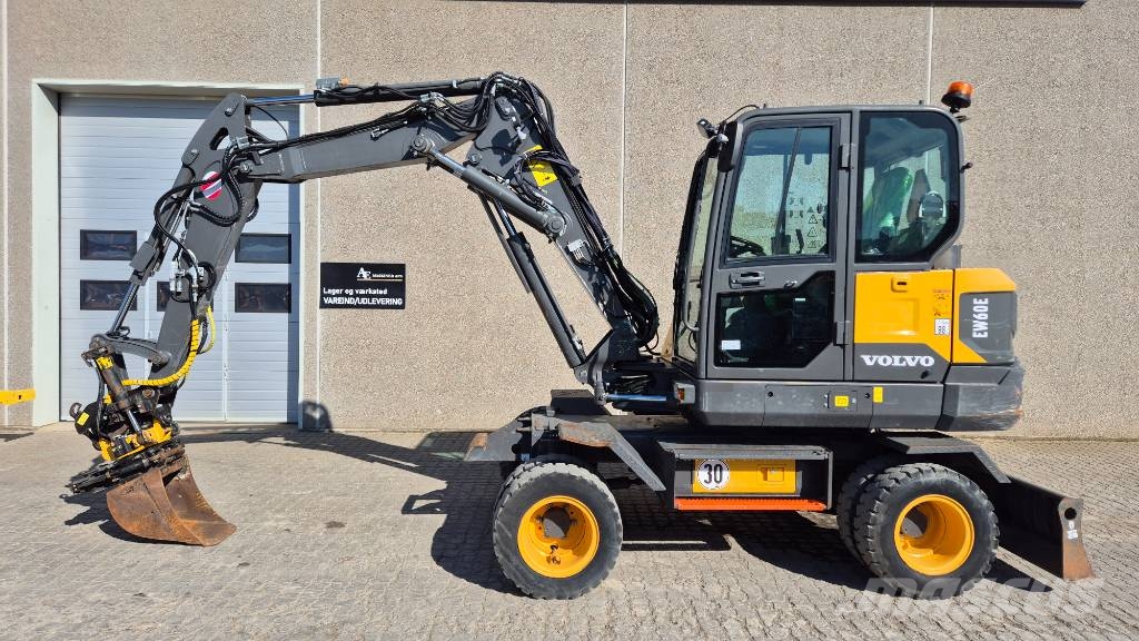 Volvo EW 60 E حفارات بعجل
