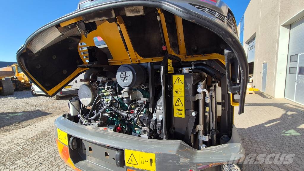 Volvo EW 60 E حفارات بعجل
