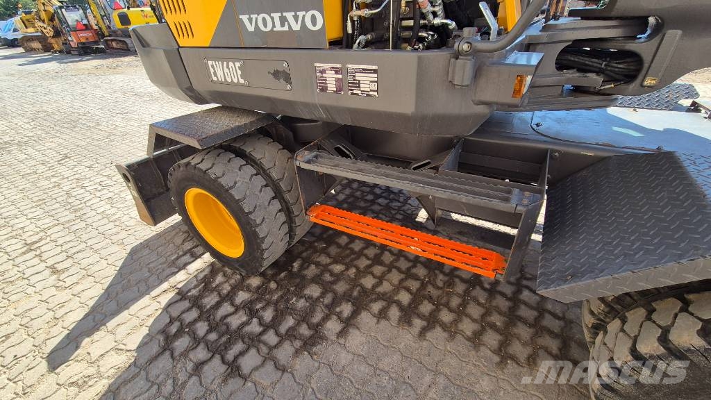 Volvo EW 60 E حفارات بعجل