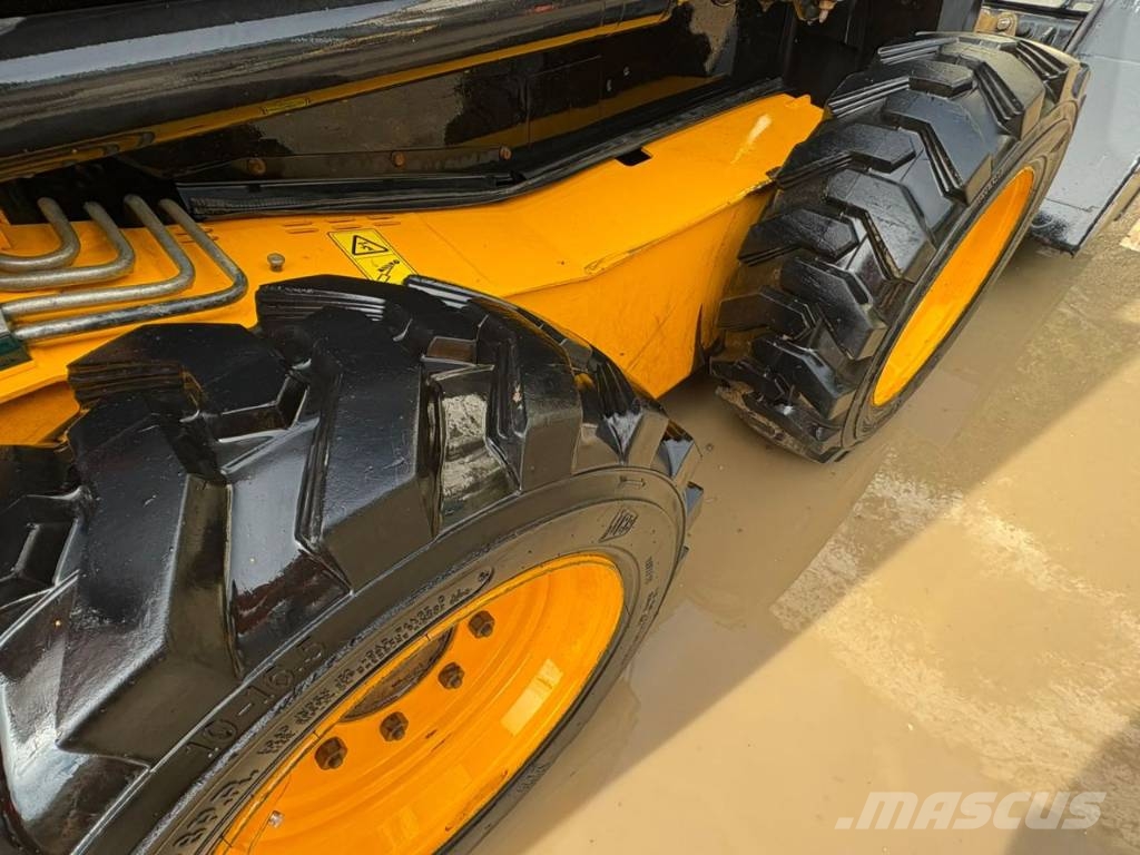 JCB SSL 135 Skidsteer Schrankladers