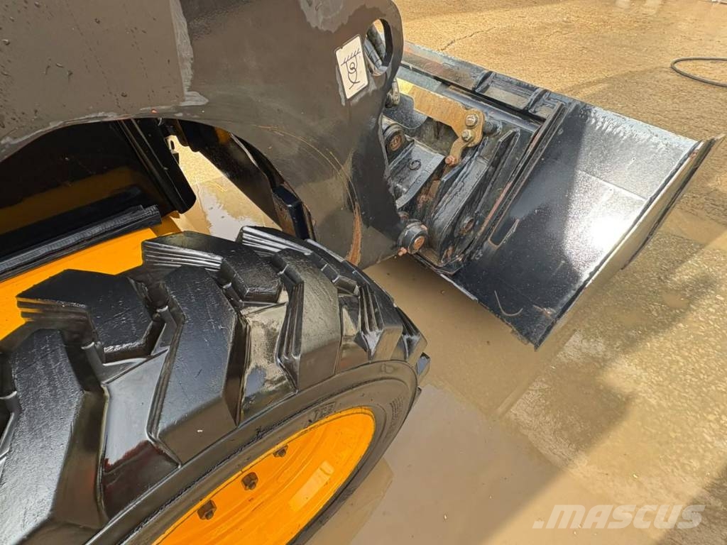 JCB SSL 135 Skidsteer Schrankladers
