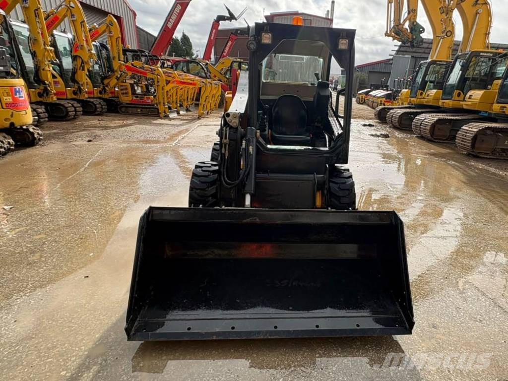JCB SSL 135 Skidsteer Schrankladers