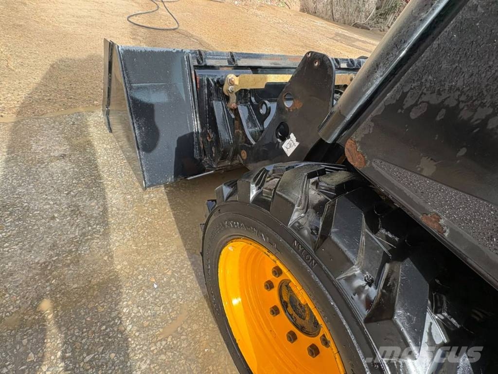 JCB SSL 135 Skidsteer Schrankladers