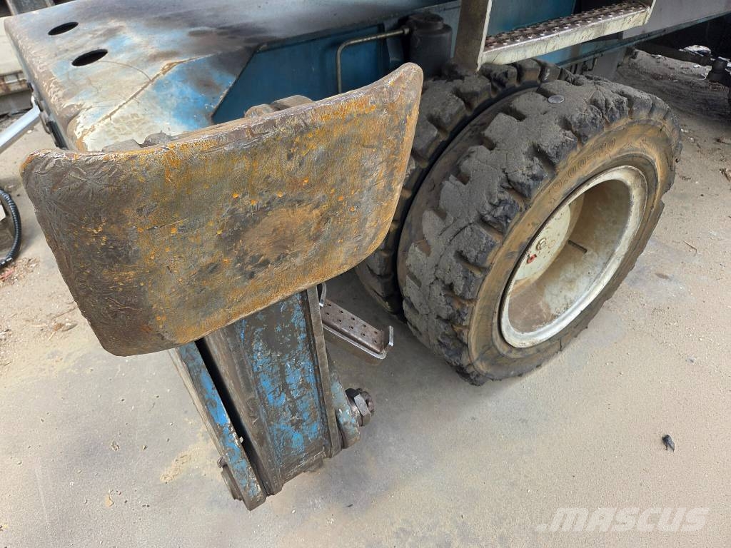 Fuchs MHL 331 D مناولات المخلفات / مناولات صناعية