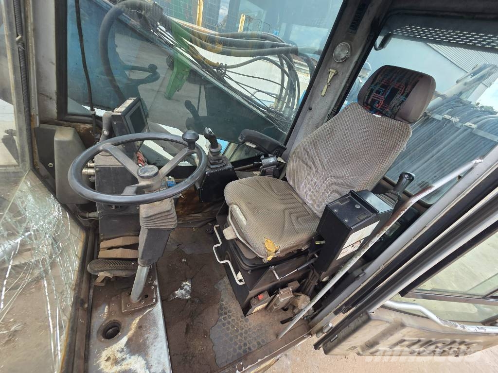 Fuchs MHL 331 D مناولات المخلفات / مناولات صناعية