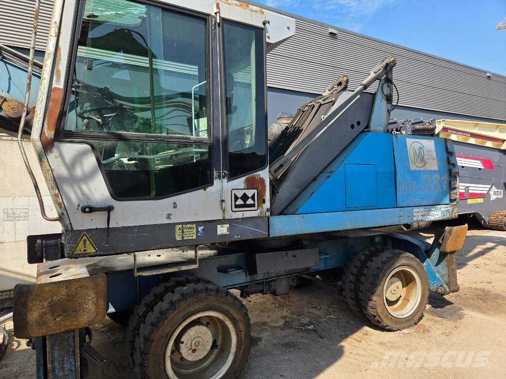 Fuchs MHL 331 D مناولات المخلفات / مناولات صناعية