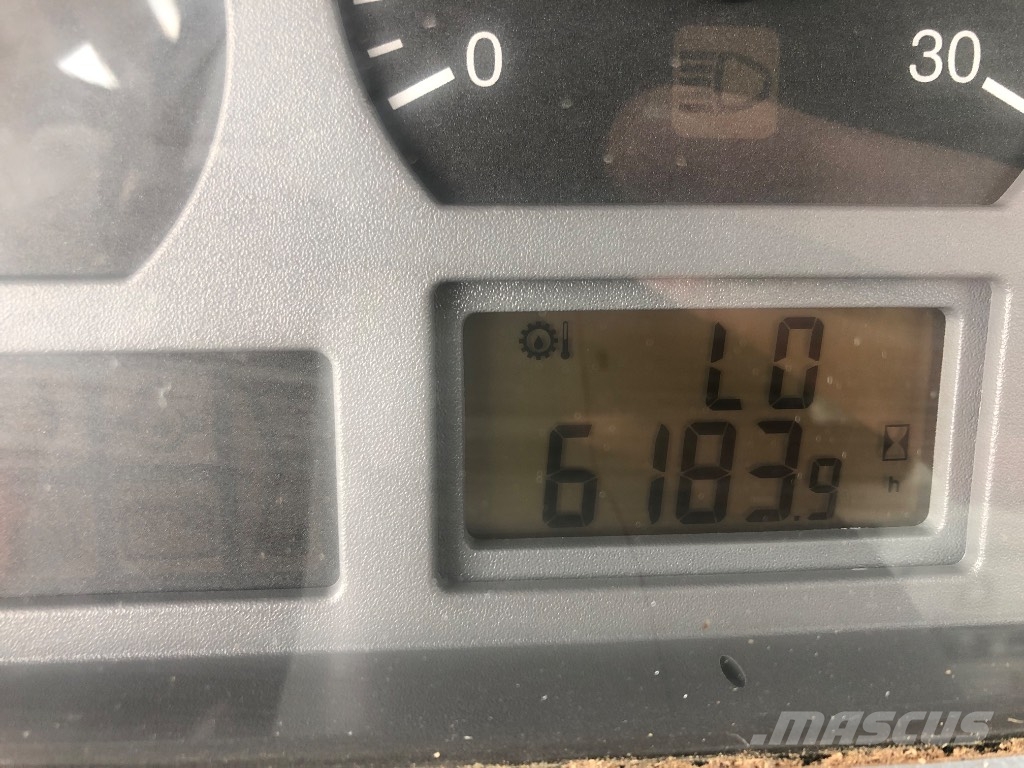 Valtra N 143 HT Traktory