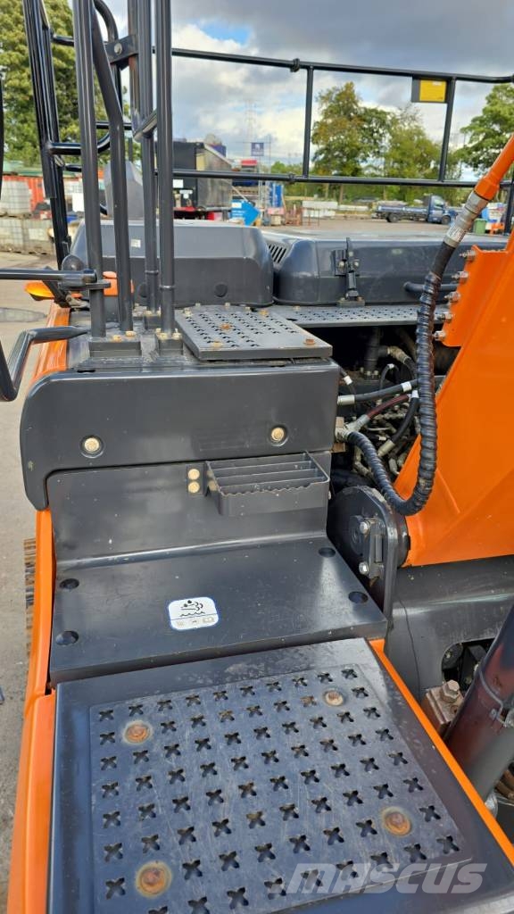 Doosan DX 140 LC Bandgrävare
